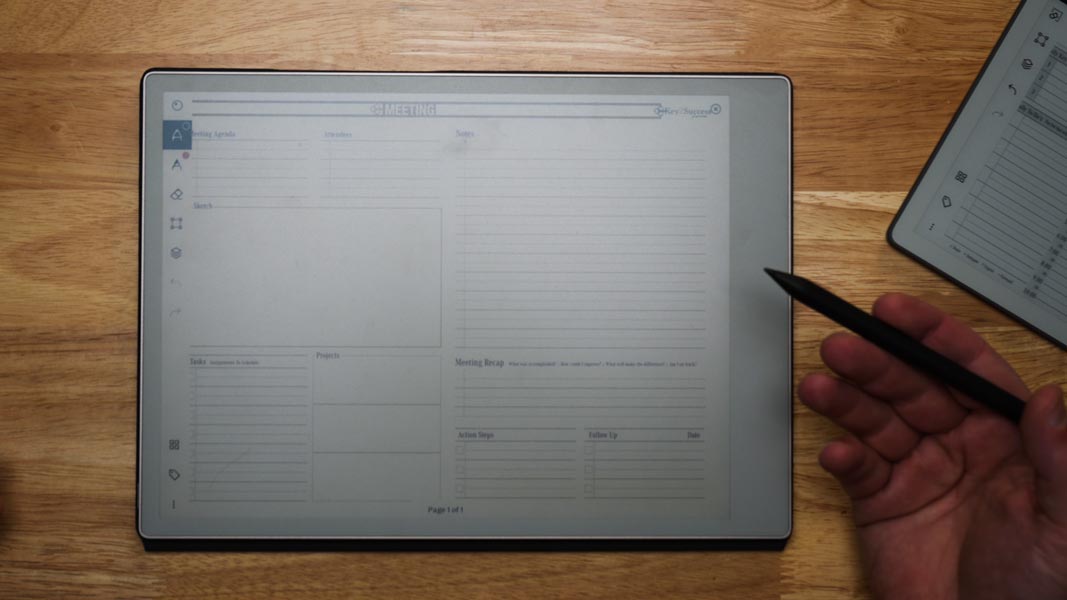 Person taking handwritten meeting notes on a reMarkable digital planner